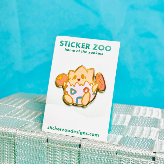 Cracked Egg Holding Bread Pin