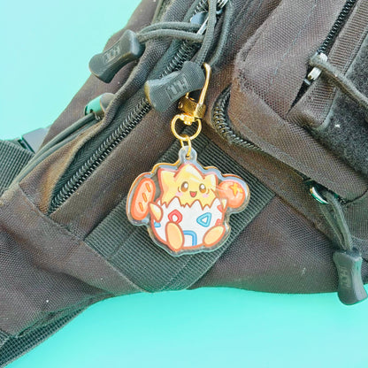 A cracked egg that loves bread